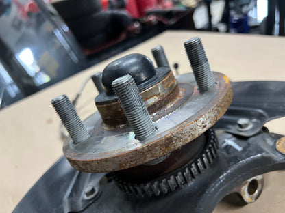 2015-2020 Ford Mustang 5.0L GT LH Driver Side Front Spindle Knuckle Hub