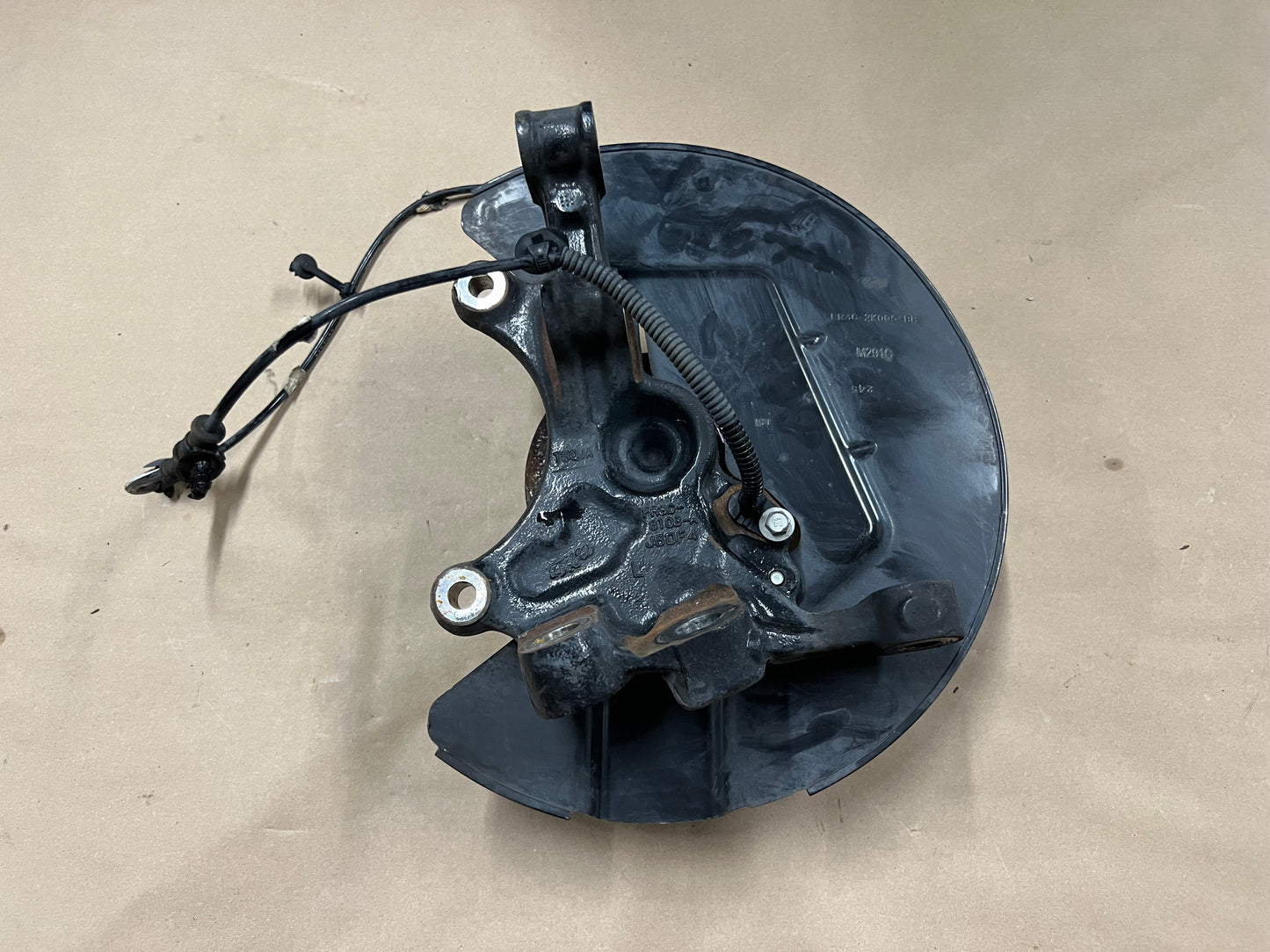2015-2020 Ford Mustang 5.0L GT LH Driver Side Front Spindle Knuckle Hub