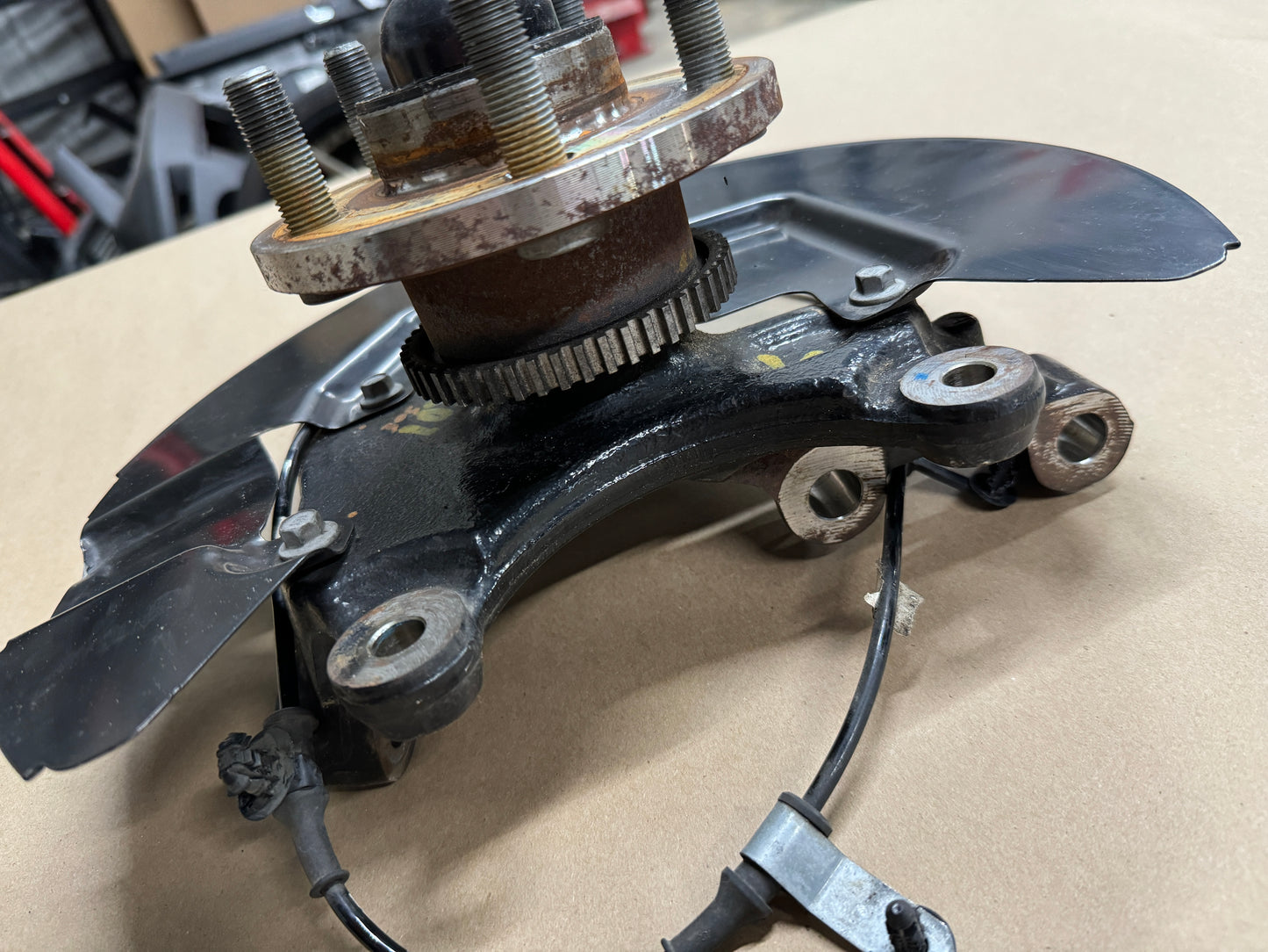 2015-2020 Ford Mustang 5.0L GT LH Driver Side Front Spindle Knuckle Hub - OEM