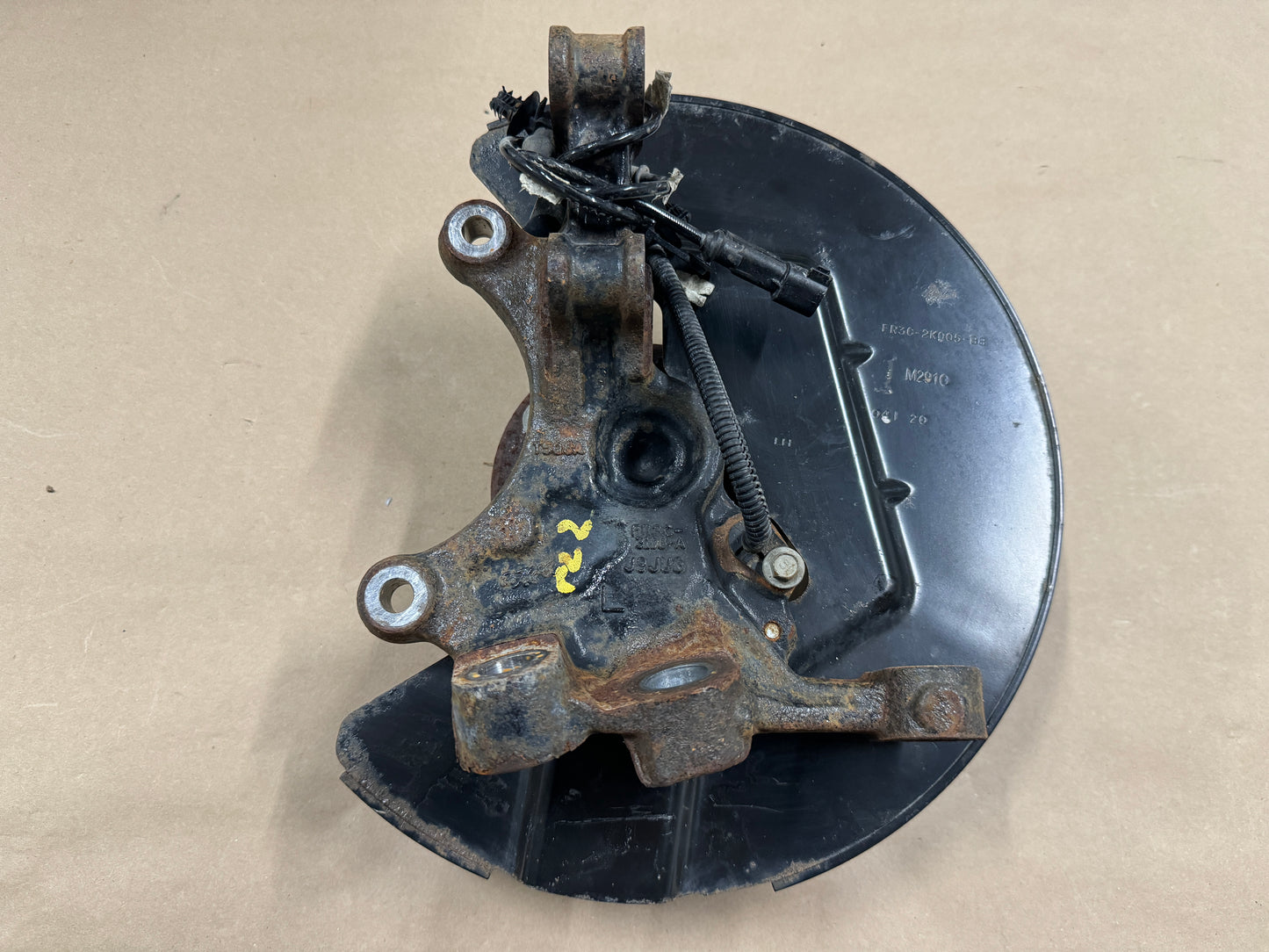 2015-2020 Ford Mustang 5.0L GT LH Driver Side Front Spindle Knuckle Hub - OEM