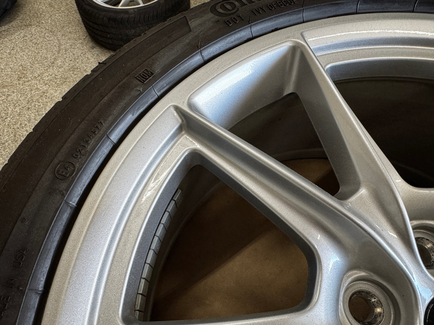 2024-2026 Ford Mustang GT 5.0 19x8.5" Wheel Rim Continental 255/40/19 - OEM