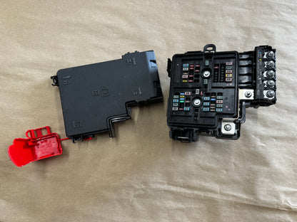 2024-2026 Ford Mustang GT Engine Bay Fuse Box Under Hood NO Damage