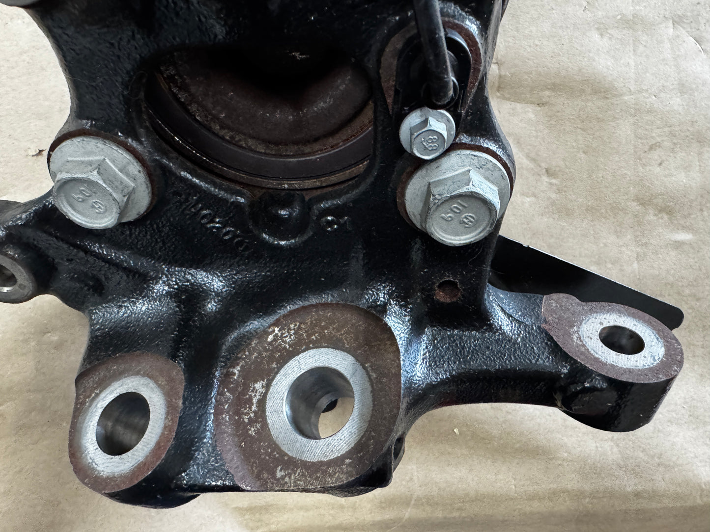 2024-2026 Mustang GT LH Driver Side Front Spindle Knuckle Hub Low Mileage - OEM