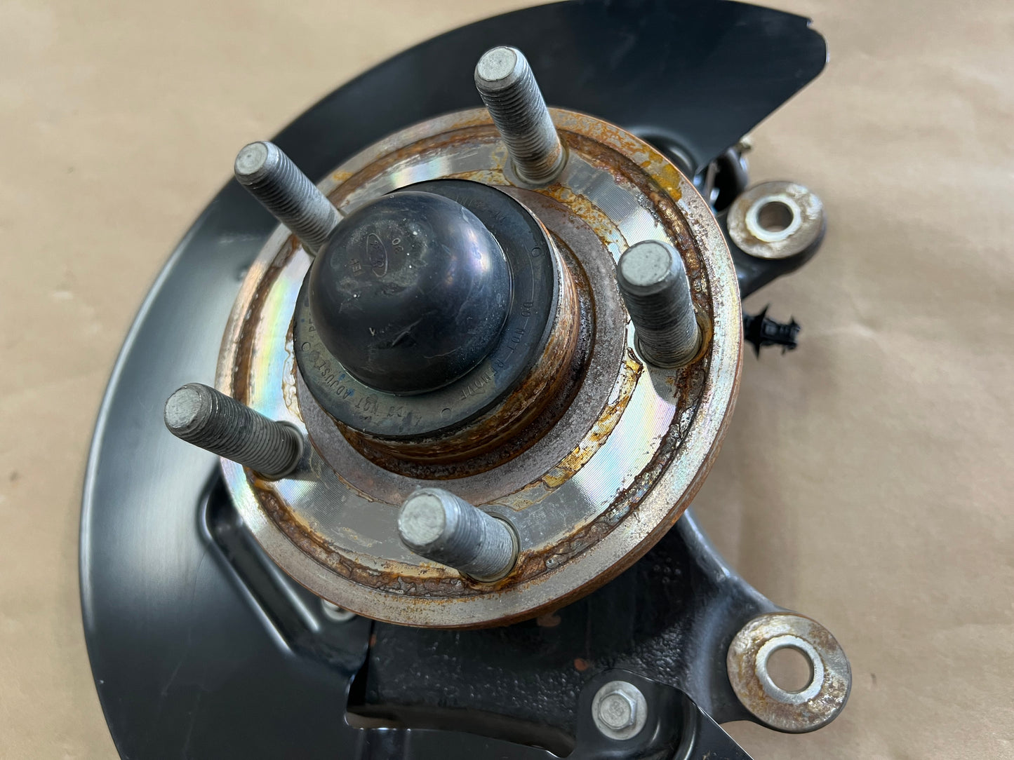 2015-2020 Ford Mustang 5.0L GT LH Driver Side Front Spindle Knuckle Hub