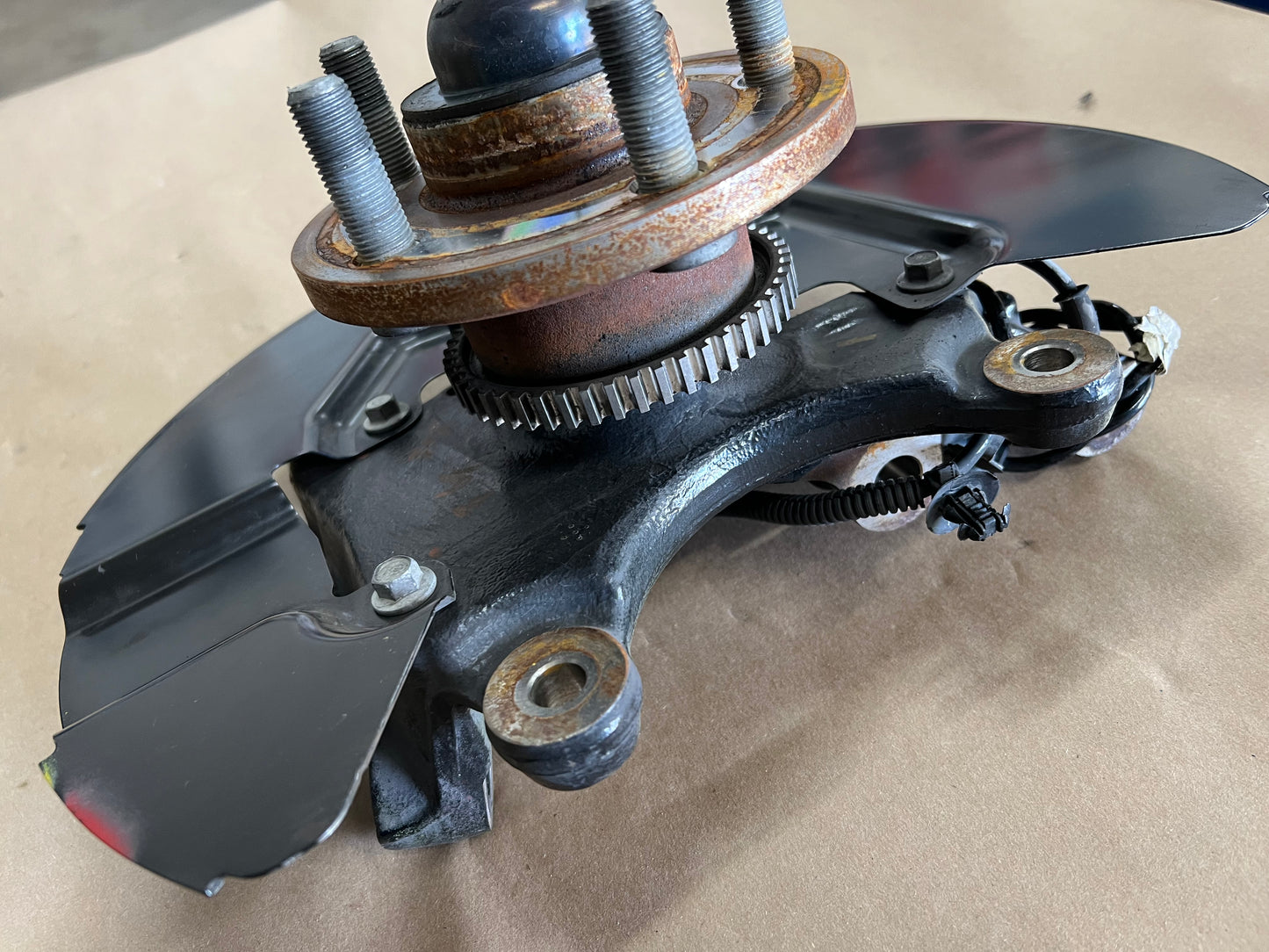 2015-2020 Ford Mustang 5.0L GT LH Driver Side Front Spindle Knuckle Hub