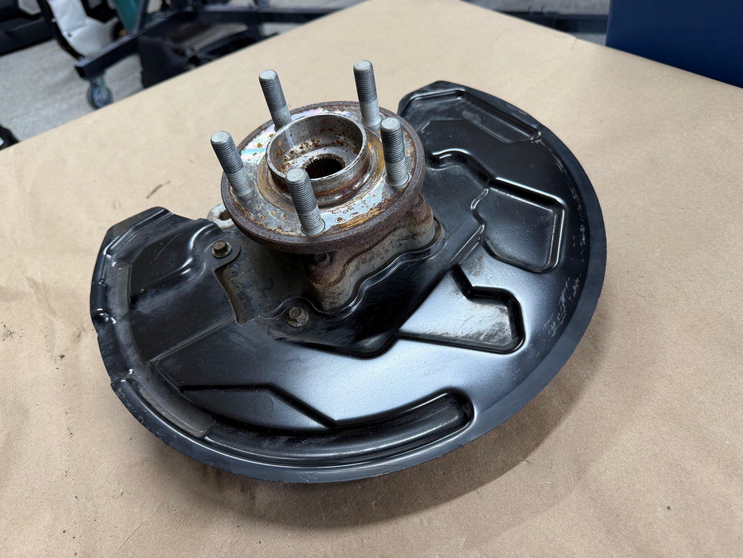 2021-2023 Ford Mustang 5.0 GT RH Passenger Side Front Spindle Knuckle Hub 4 Bolt