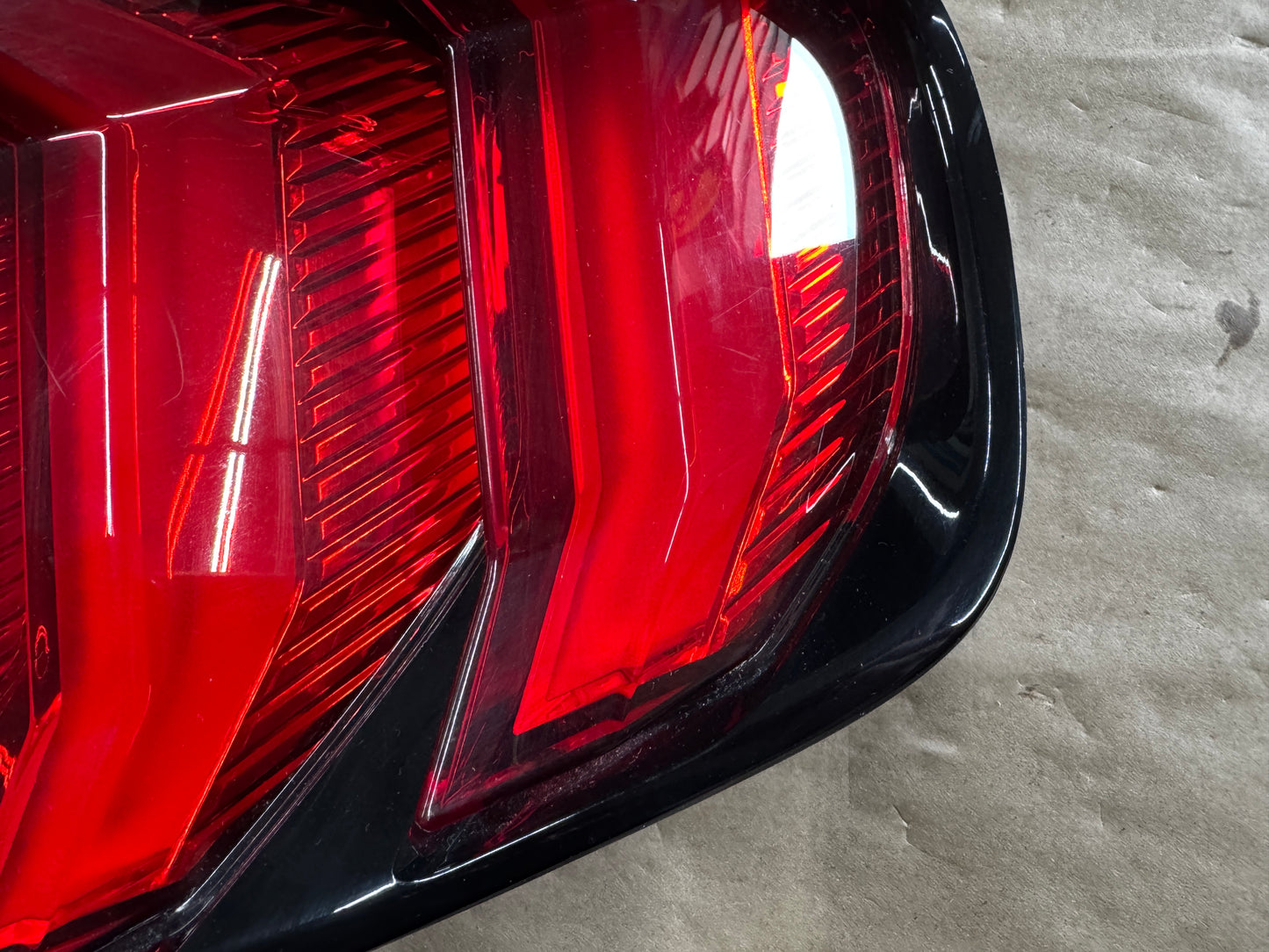 2018-2023 Ford Mustang GT V6 EcoBoost Tail Light RH Passenger Side LED