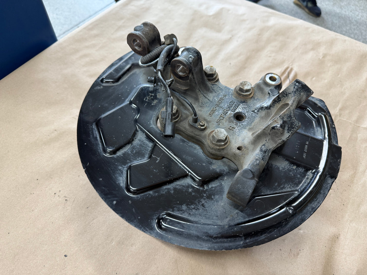 2021-2023 Ford Mustang 5.0 GT RH Passenger Side Front Spindle Knuckle Hub 4 Bolt