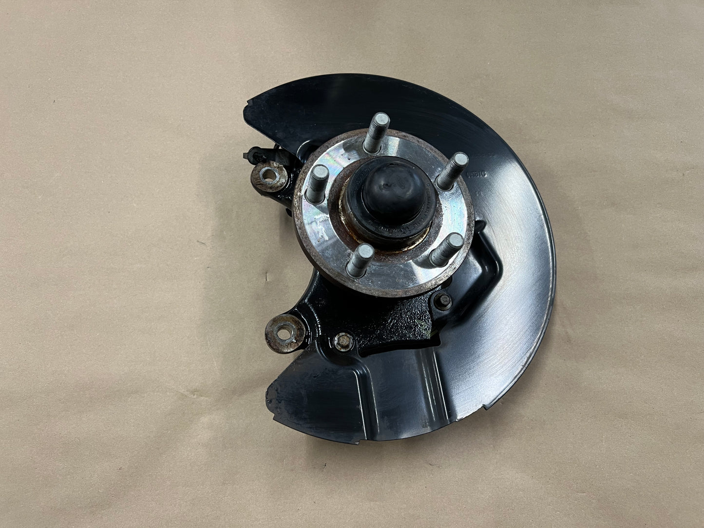 2015-2020 Ford Mustang 5.0L GT RH Passenger Side Front Spindle Knuckle Hub