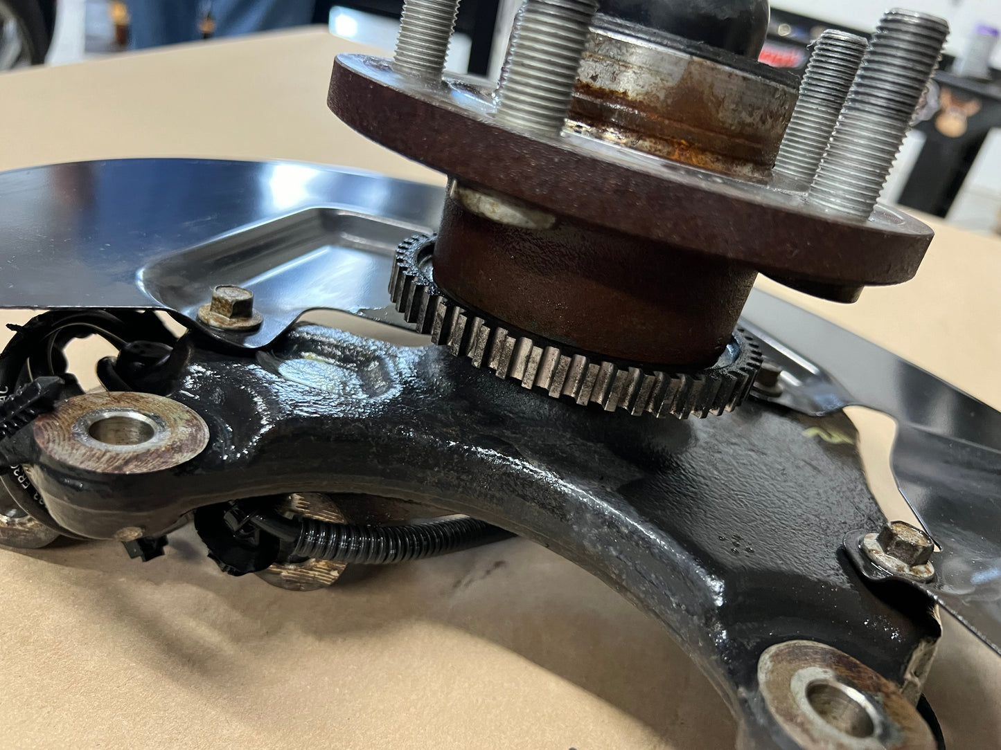 2015-2020 Ford Mustang 5.0L GT RH Passenger Side Front Spindle Knuckle Hub