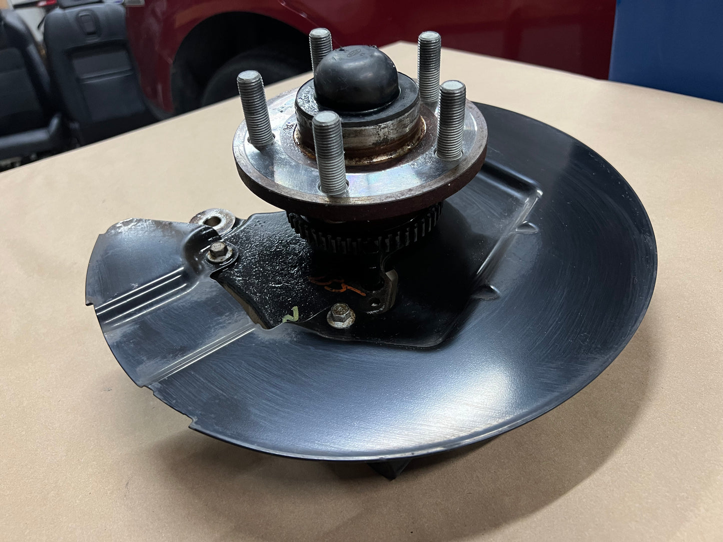 2015-2020 Ford Mustang 5.0L GT RH Passenger Side Front Spindle Knuckle Hub