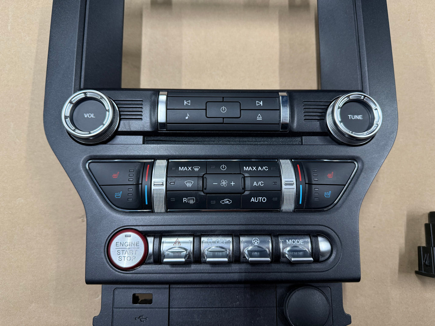 2018 Ford Mustang GT Touch Screen Face Plate Radio Module USB