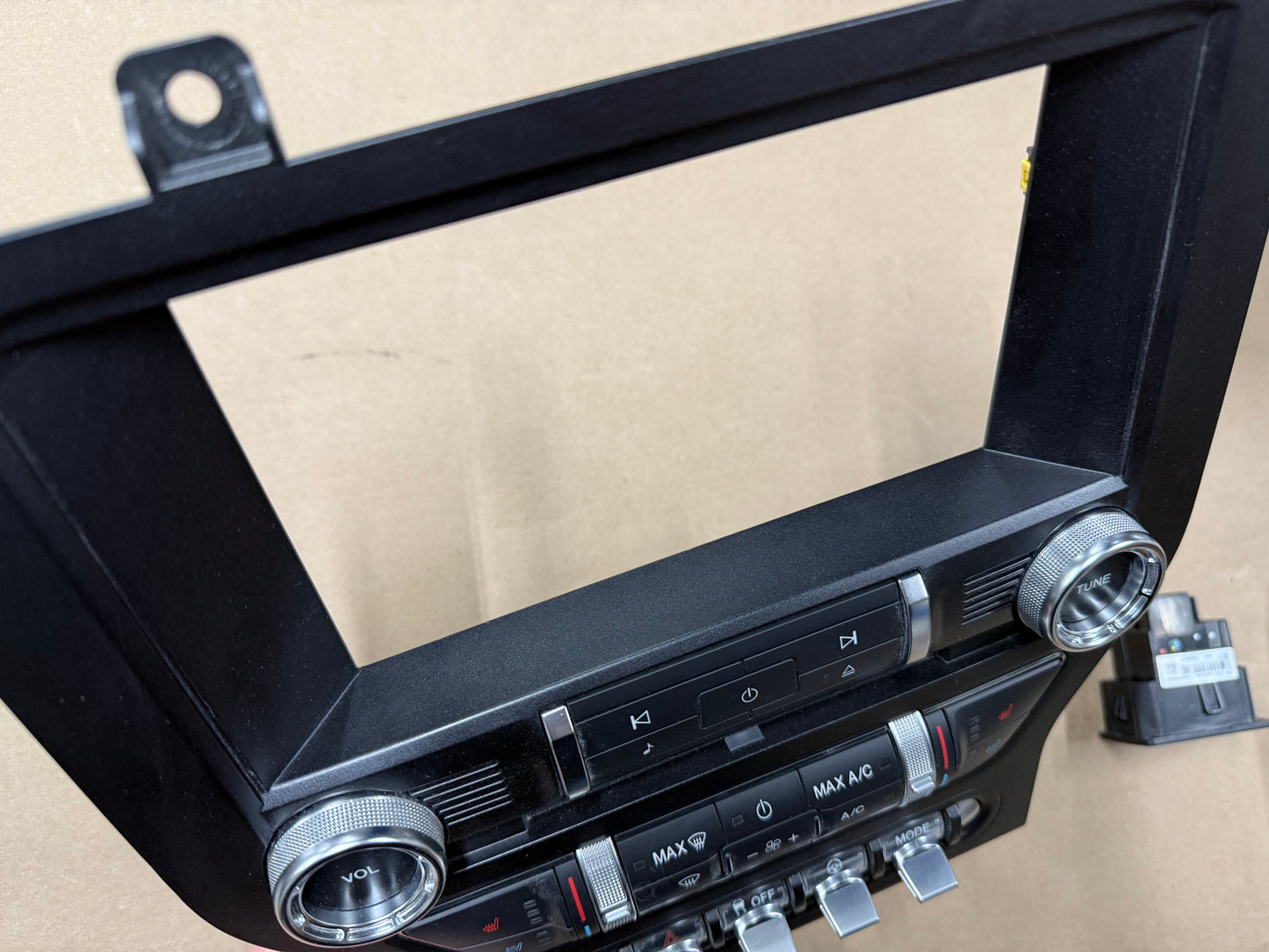2018 Ford Mustang GT Touch Screen Face Plate Radio Module USB