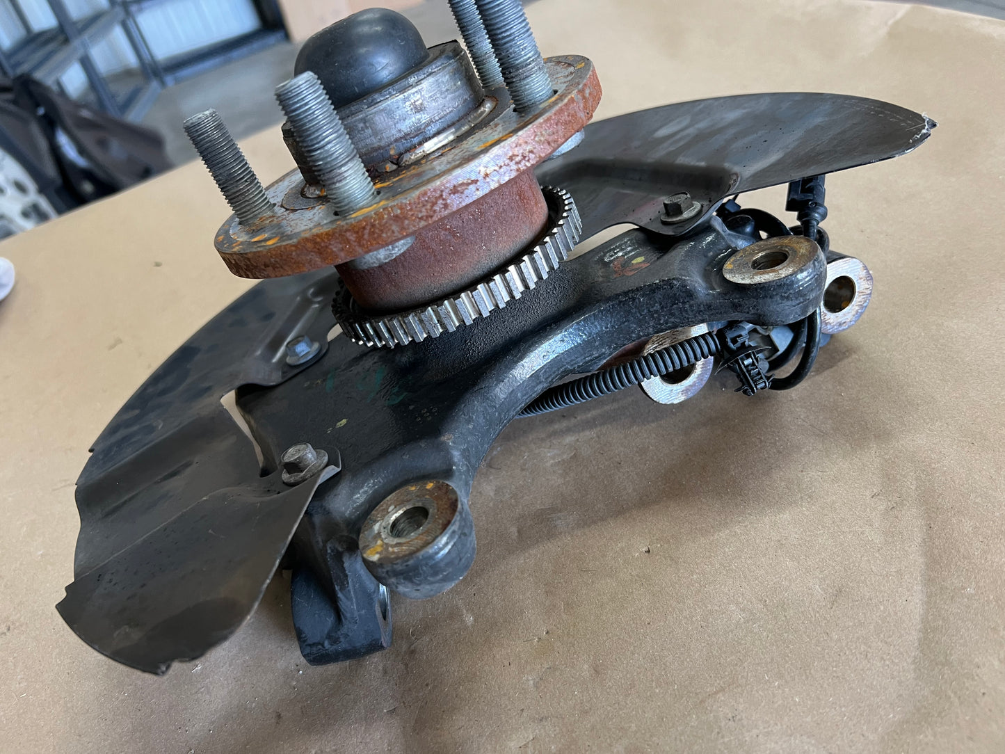 2015-2020 Ford Mustang 5.0L GT LH Driver Side Front Spindle Knuckle Hub