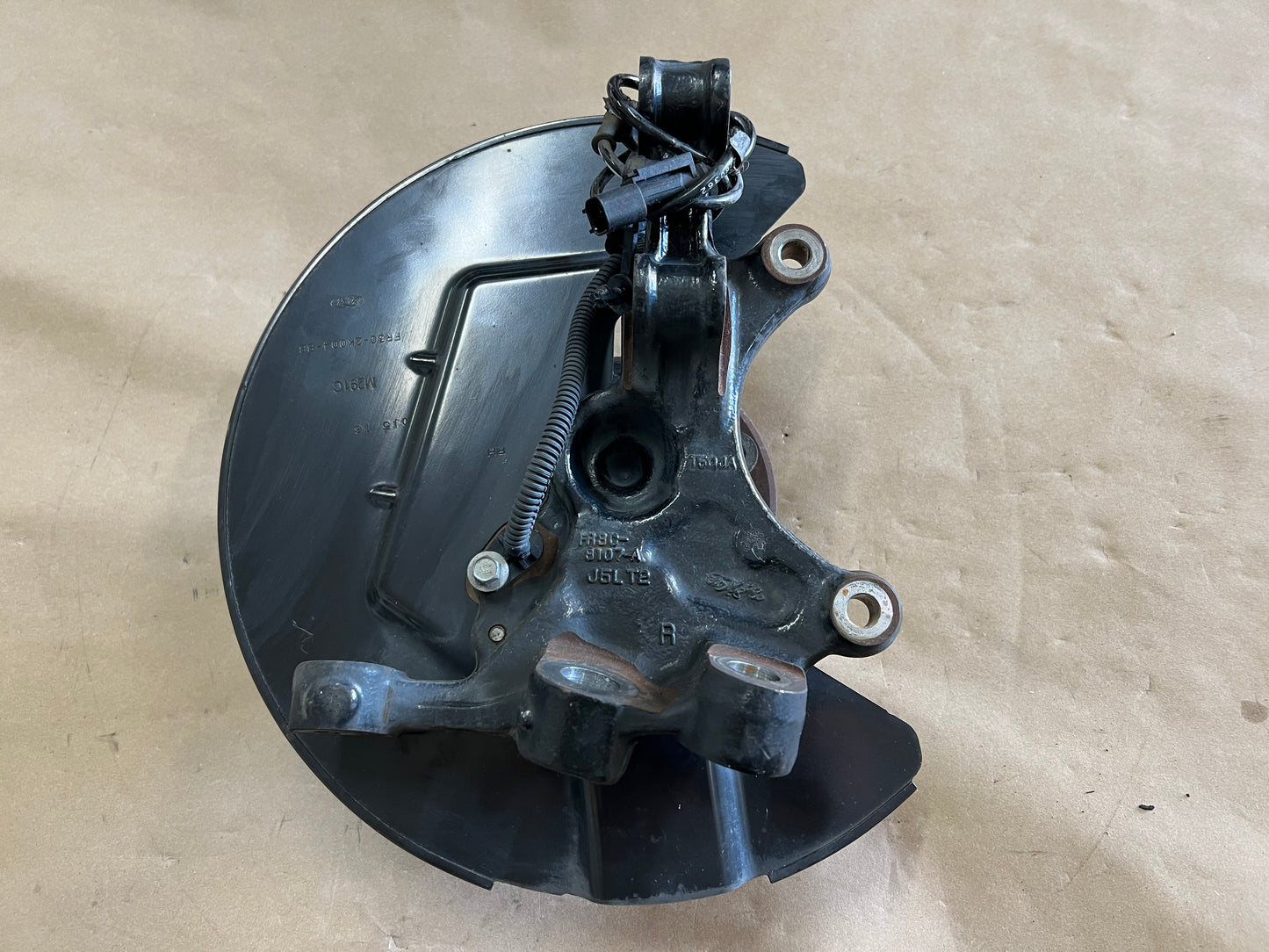 2015-2020 Ford Mustang 5.0L GT RH Passenger Side Front Spindle Knuckle Hub - OEM