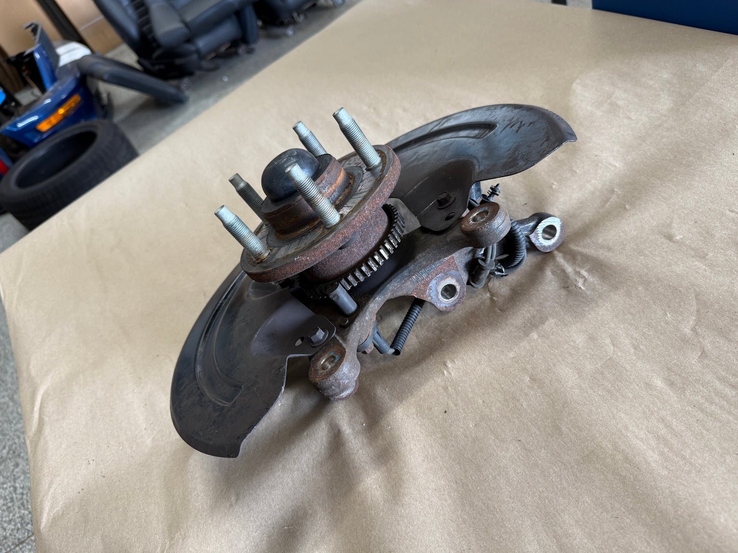 2007-2009 Ford Mustang GT500 LH Driver Side Front Spindle Knuckle Hub 50k mi