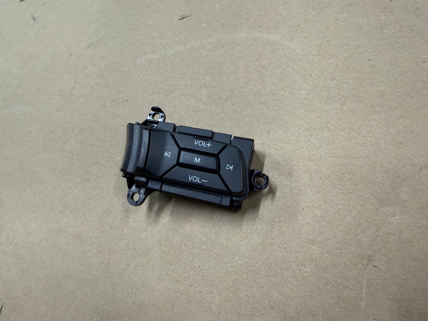 2015-2017 Ford Mustang GT RH Wheel Steering Button Volume Mute Search
