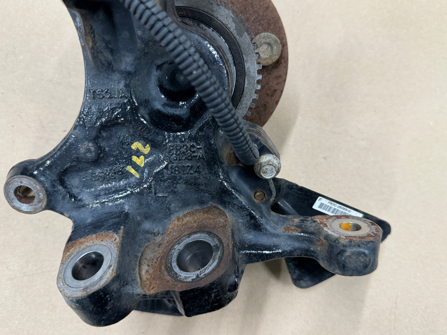2015-2020 Ford Mustang 5.0L GT LH Driver Side Front Spindle Knuckle Hub - OEM
