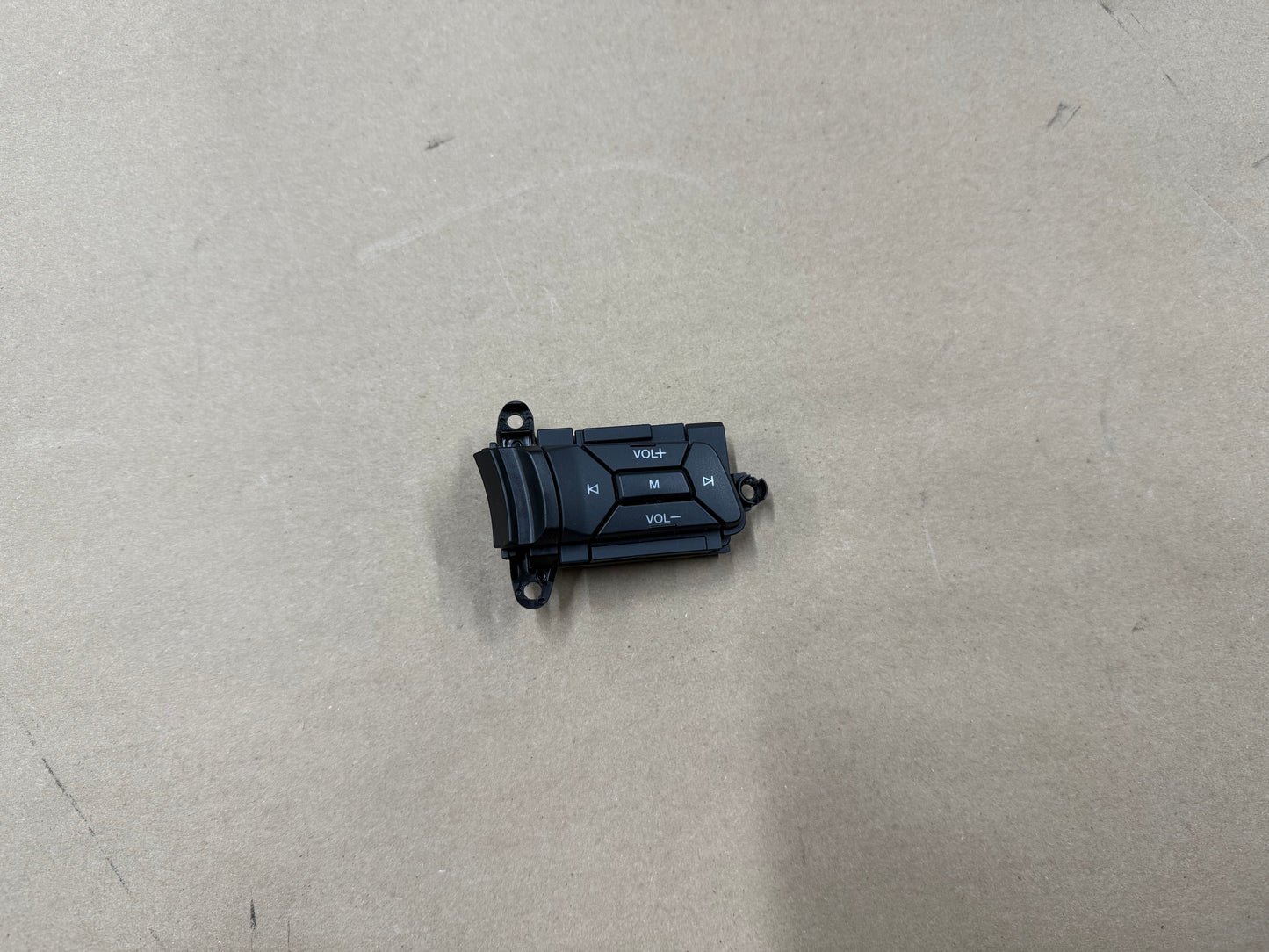 2015-2017 Ford Mustang GT RH Wheel Steering Button Volume Mute Search