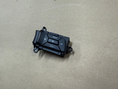 2015-2017 Ford Mustang GT RH Wheel Steering Button Volume Mute Search