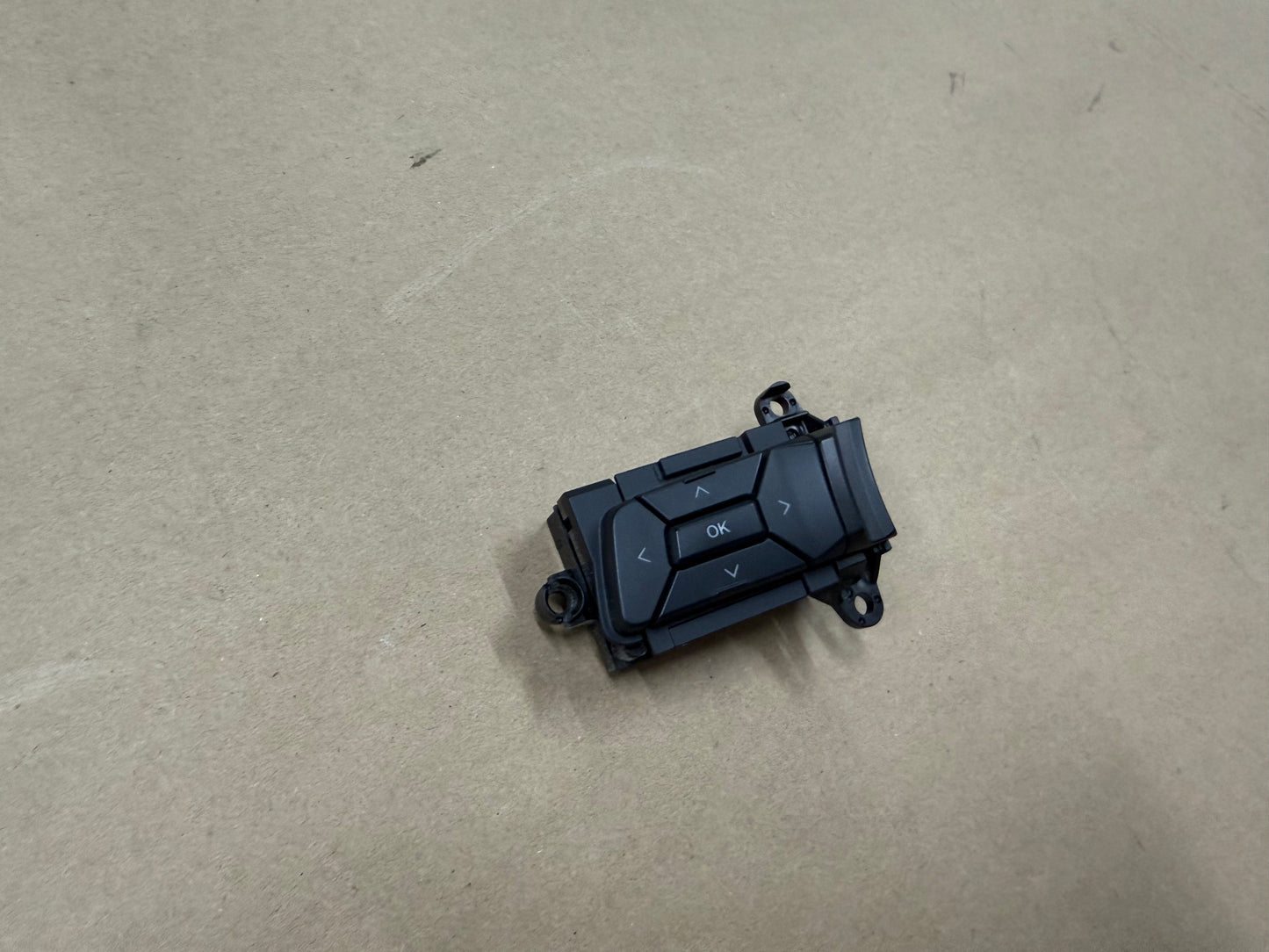 2015-2017 Ford Mustang GT LH Wheel Steering Button OK/Arrows