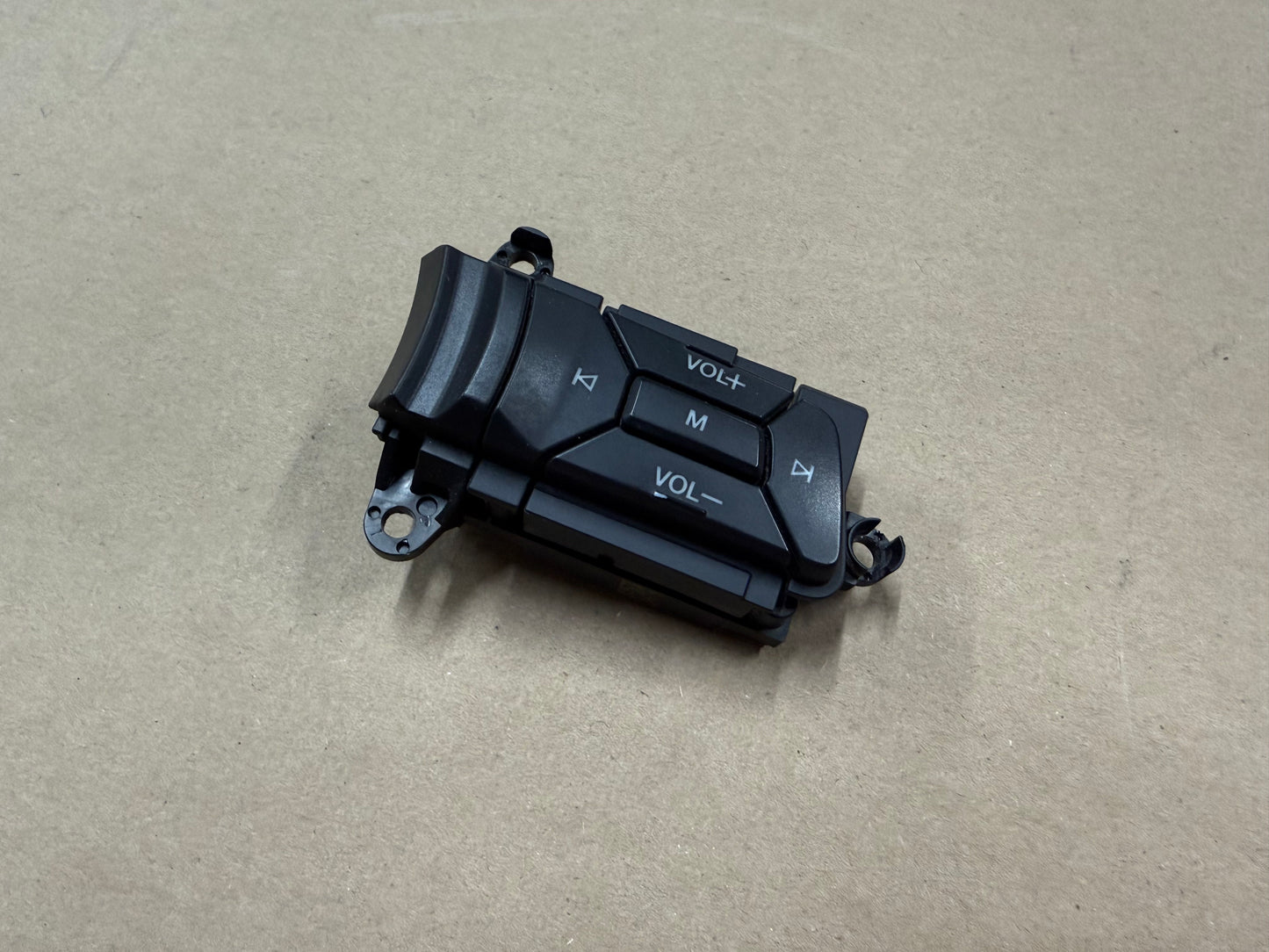 2015-2017 Ford Mustang GT RH Wheel Steering Button Volume Mute Search