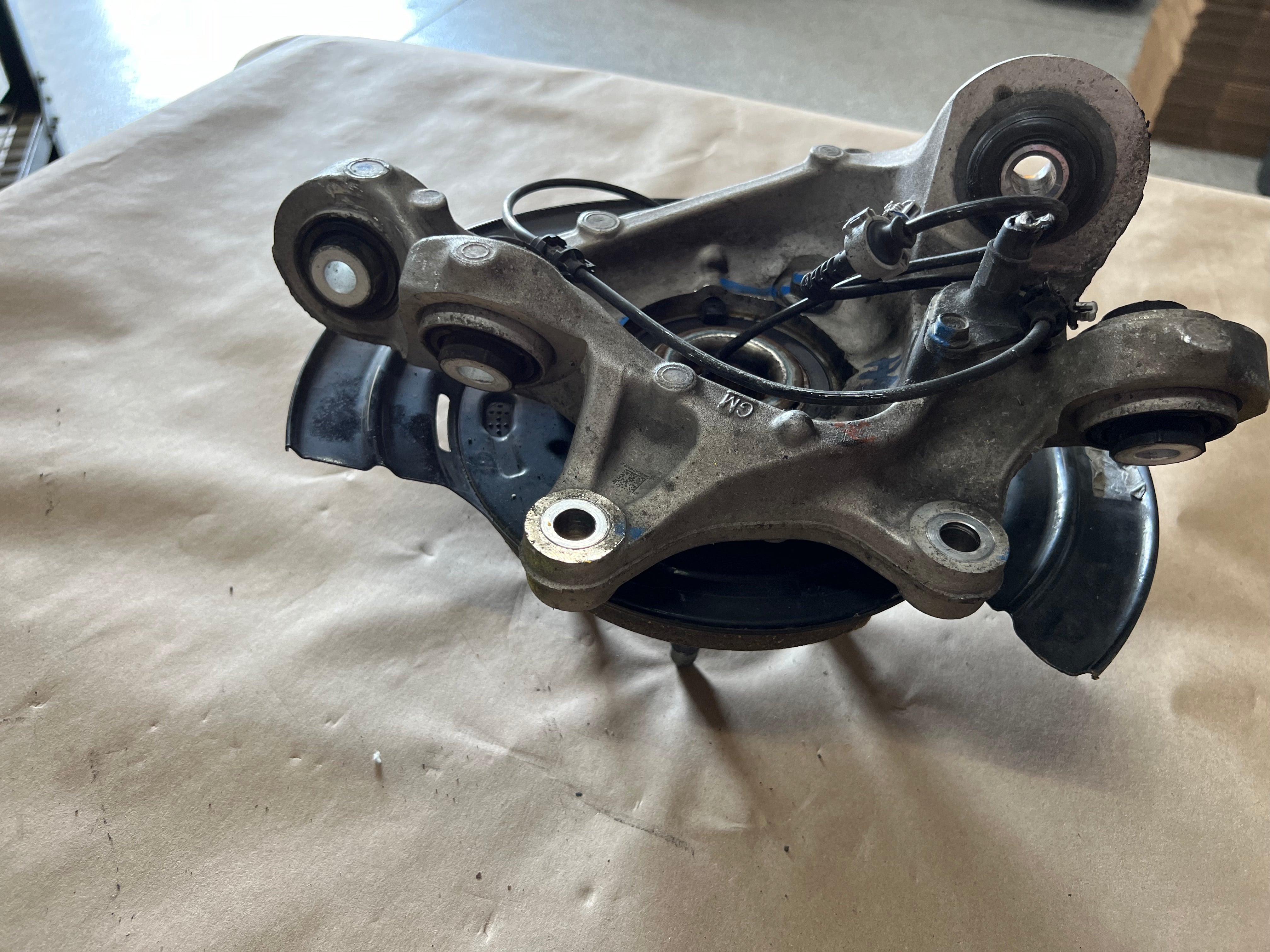 2016-2024 Chevrolet Camaro ZL1 SS RH Passenger Side Rear Spindle