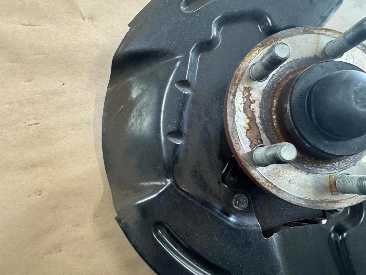 2015-2020 Ford Mustang 5.0L GT LH Driver Side Front Spindle Knuckle Hub