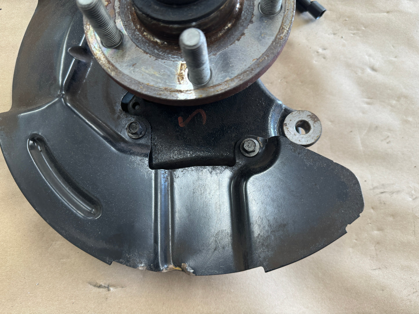 2015-2020 Ford Mustang 5.0L GT LH Driver Side Front Spindle Knuckle Hub