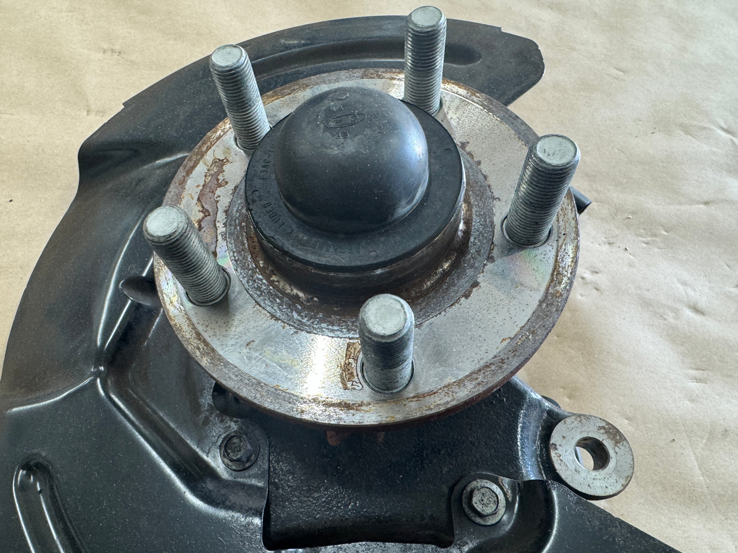 2015-2020 Ford Mustang 5.0L GT LH Driver Side Front Spindle Knuckle Hub