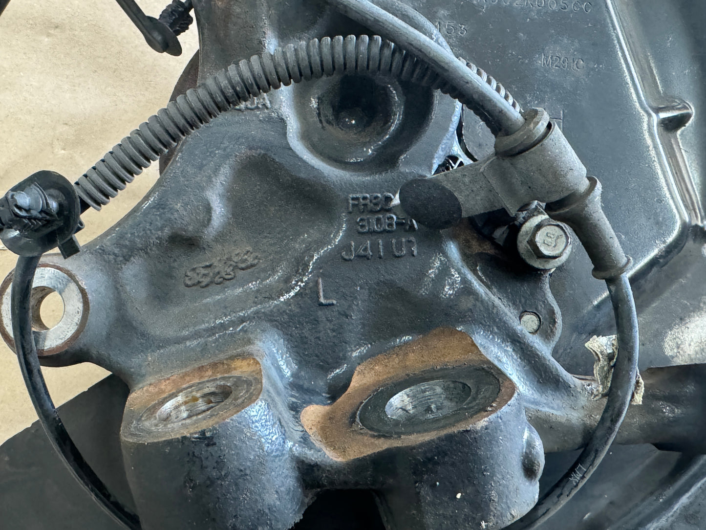 2015-2020 Ford Mustang 5.0L GT LH Driver Side Front Spindle Knuckle Hub