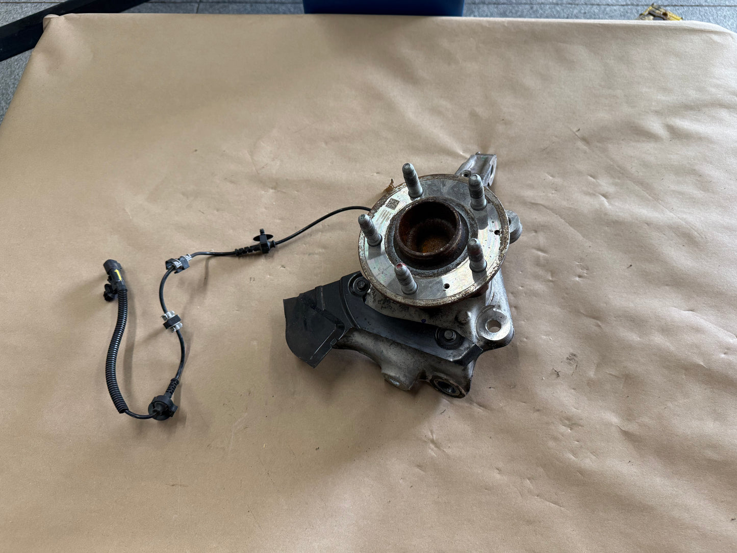 2016-2023 Chevrolet Camaro ZL1 SS LH Driver Side Front Spindle Knuckle Hub GM