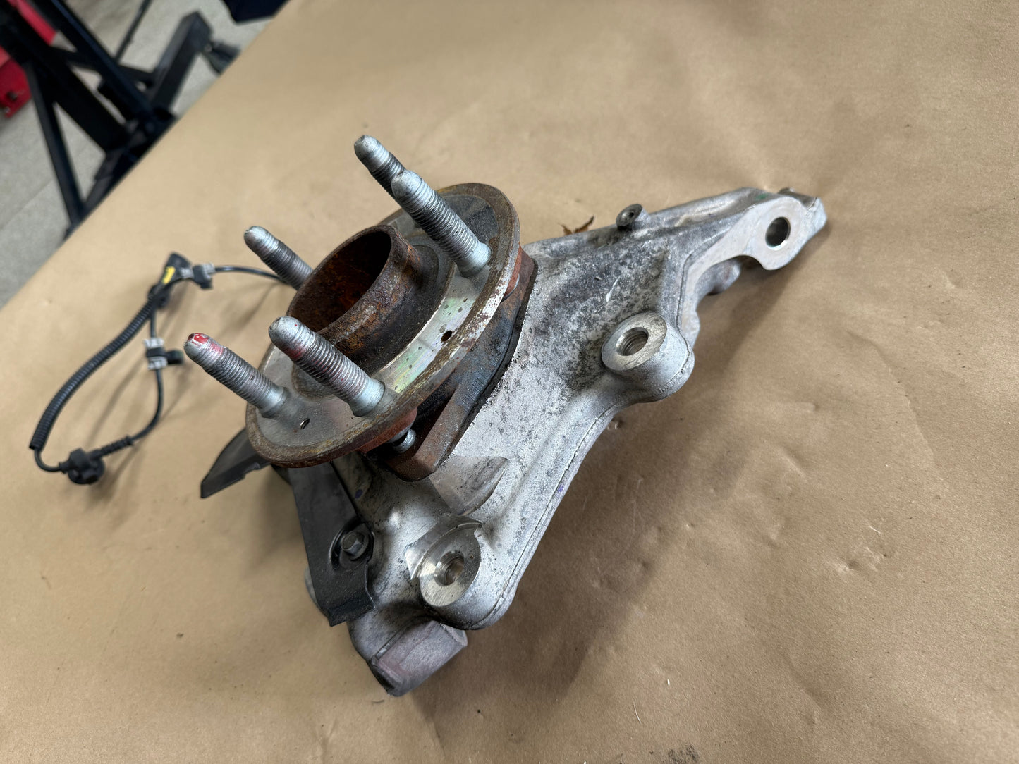 2016-2023 Chevrolet Camaro ZL1 SS LH Driver Side Front Spindle Knuckle Hub GM
