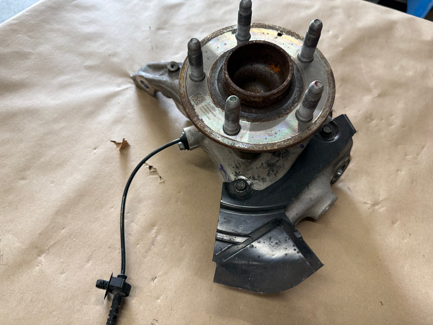 2016-2023 Chevrolet Camaro ZL1 SS LH Driver Side Front Spindle Knuckle Hub GM