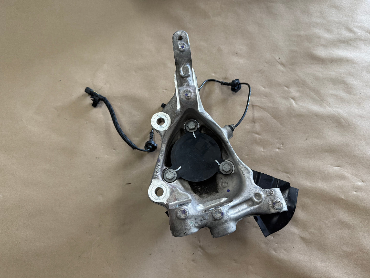 2016-2023 Chevrolet Camaro ZL1 SS LH Driver Side Front Spindle Knuckle Hub GM
