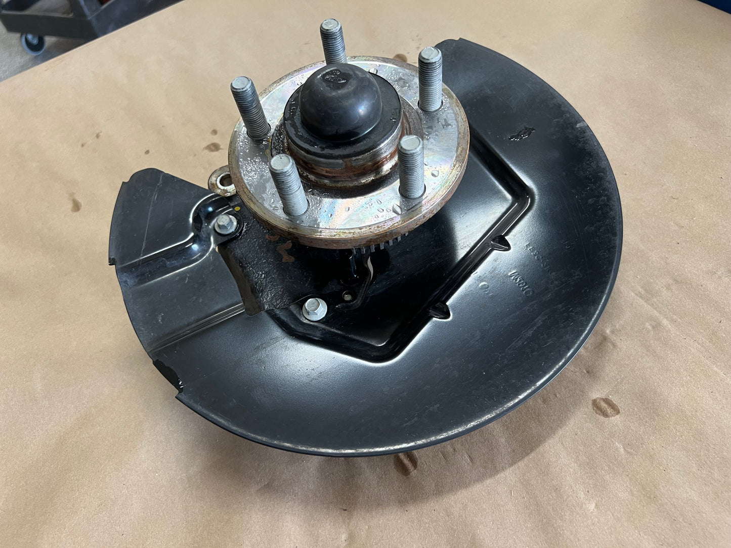 2015-2020 Ford Mustang 5.0L GT RH Passenger Side Front Spindle Knuckle Hub