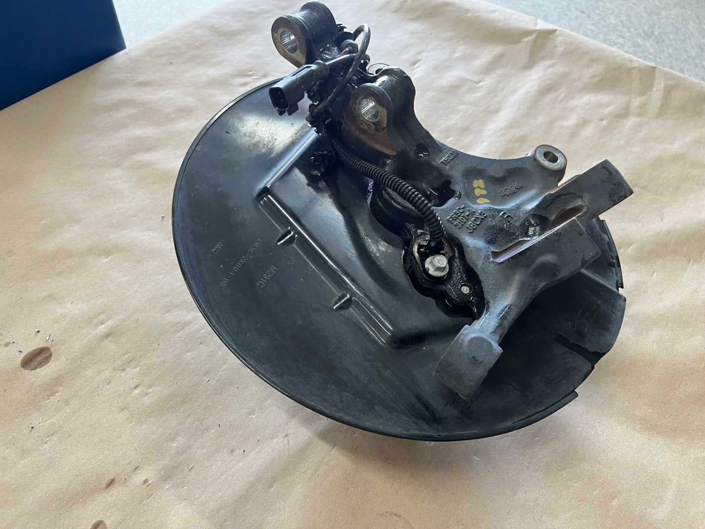 2015-2020 Ford Mustang 5.0L GT RH Passenger Side Front Spindle Knuckle Hub