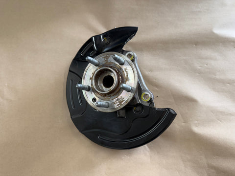 2010-2015 Chevrolet Camaro SS LH Driver Front Spindle Knuckle Hub GM