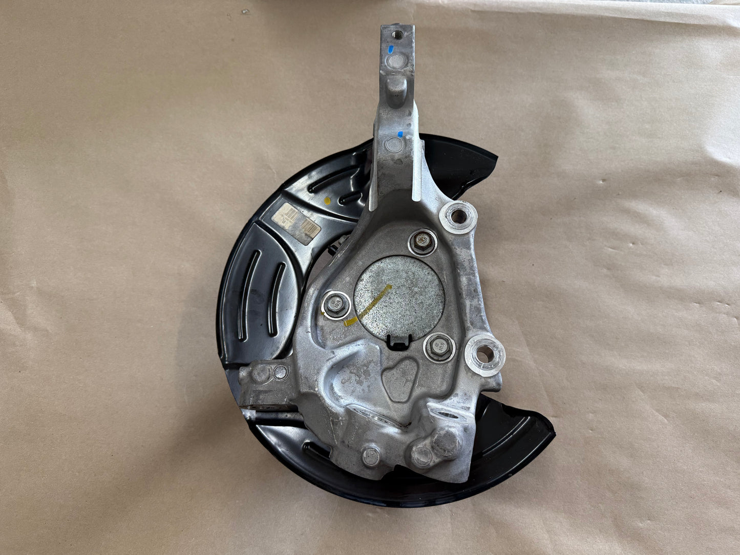 2010-2015 Chevrolet Camaro SS RH Passenger Side Front Spindle Knuckle Hub GM