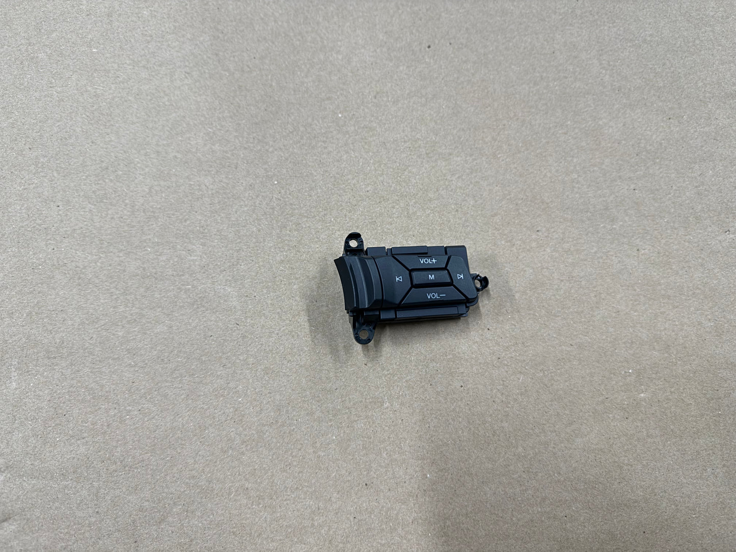 2015-2017 Ford Mustang GT RH Wheel Steering Button Volume Mute Search