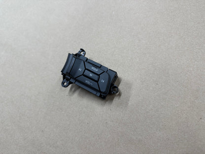 2015-2017 Ford Mustang GT RH Wheel Steering Button Volume Mute Search