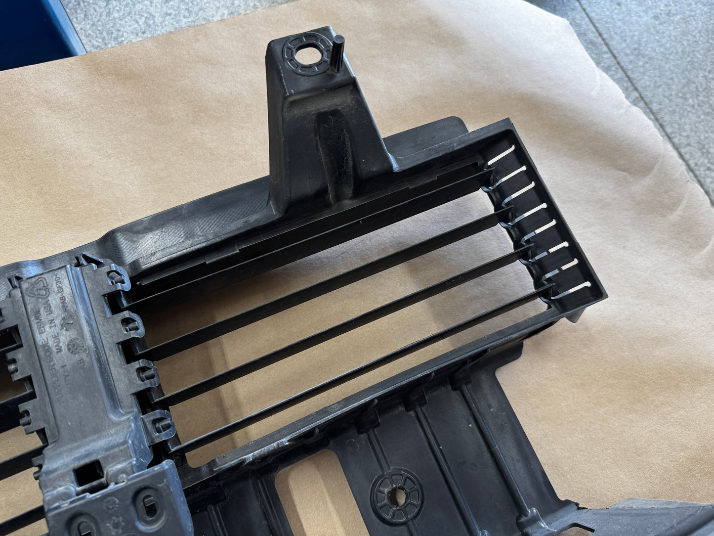 2018-2023 Ford Mustang GT Radiator Air Shutter Grille Assembly