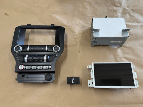 2022 Ford Mustang GT Touch Screen, Face Plate, Radio, Module USB Port