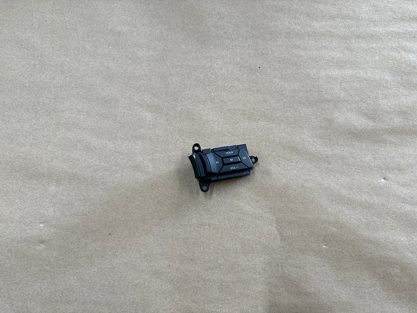 2015-2017 Ford Mustang GT RH Wheel Steering Button Volume Mute Search
