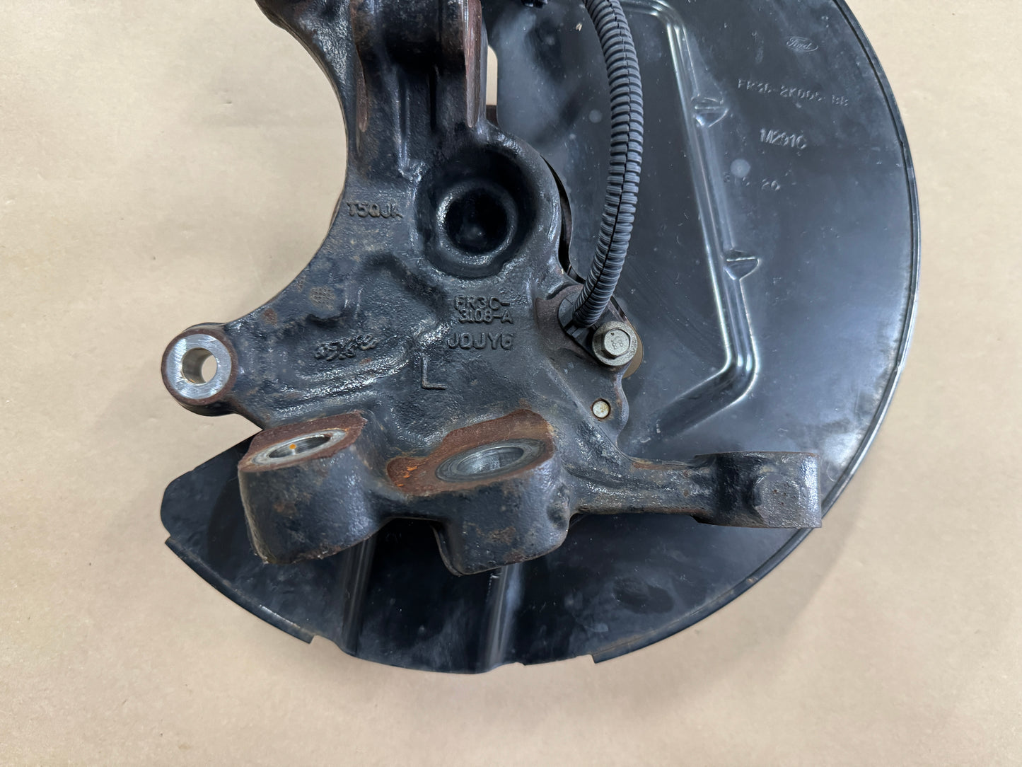 2015-2021 Ford Mustang 5.0L GT RH Passenger Side Front Spindle Knuckle Hub - OEM
