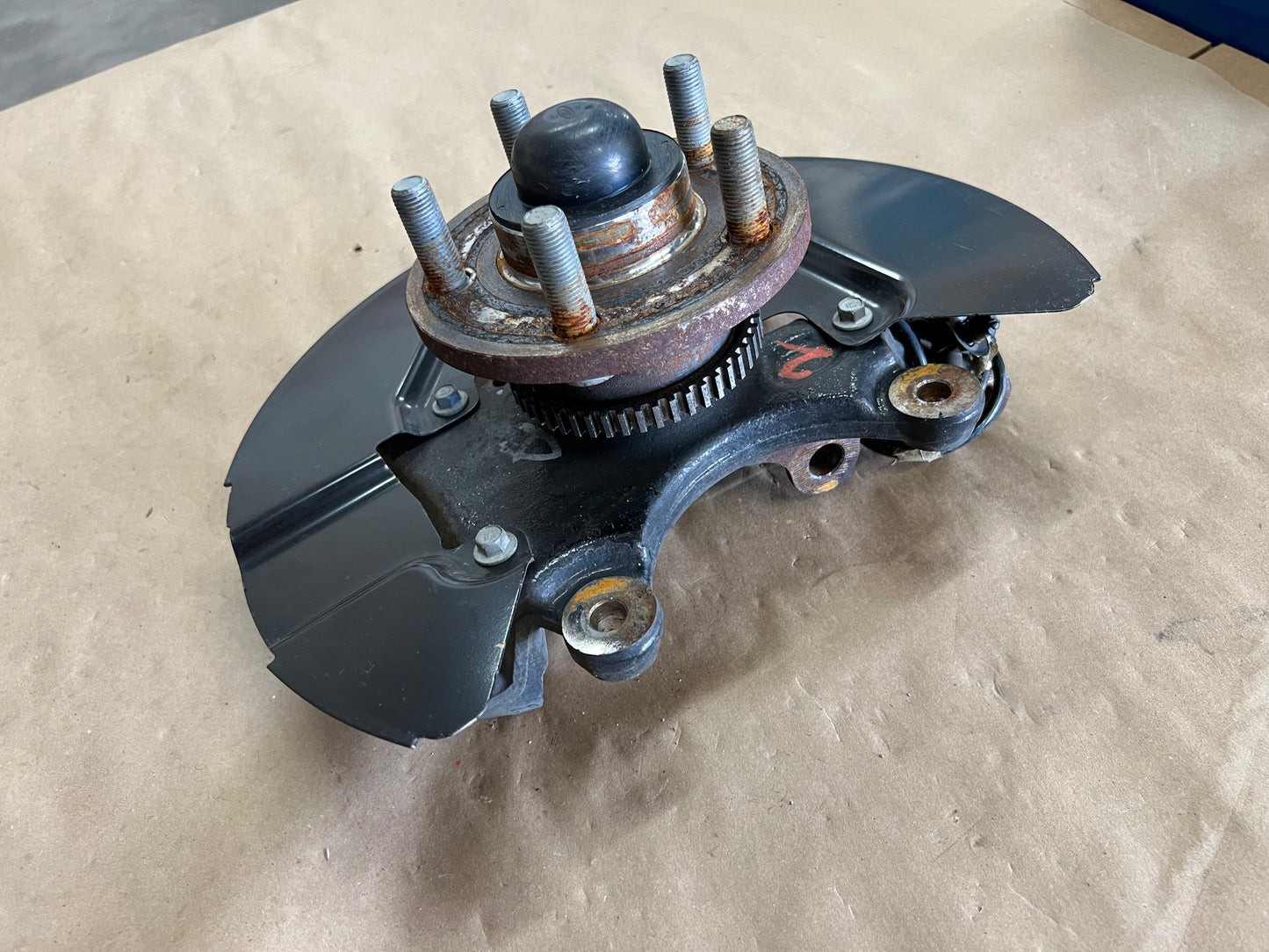 2015-2020 Ford Mustang 5.0L GT LH Driver Side Front Spindle Knuckle Hub