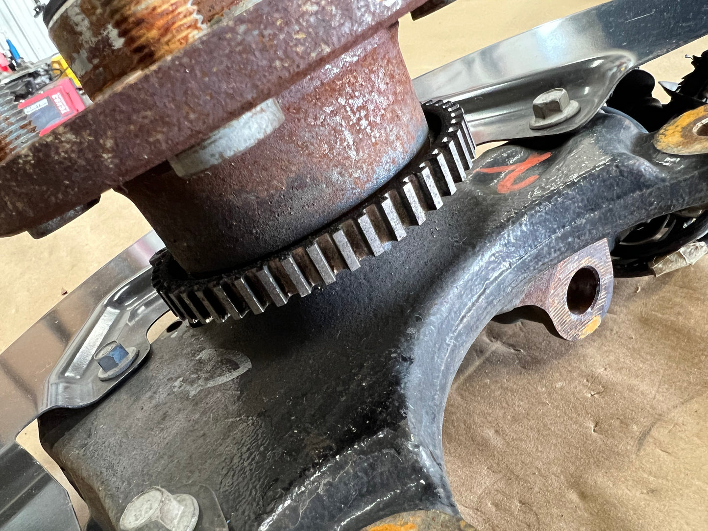 2015-2020 Ford Mustang 5.0L GT LH Driver Side Front Spindle Knuckle Hub