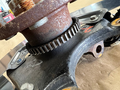 2015-2020 Ford Mustang 5.0L GT LH Driver Side Front Spindle Knuckle Hub