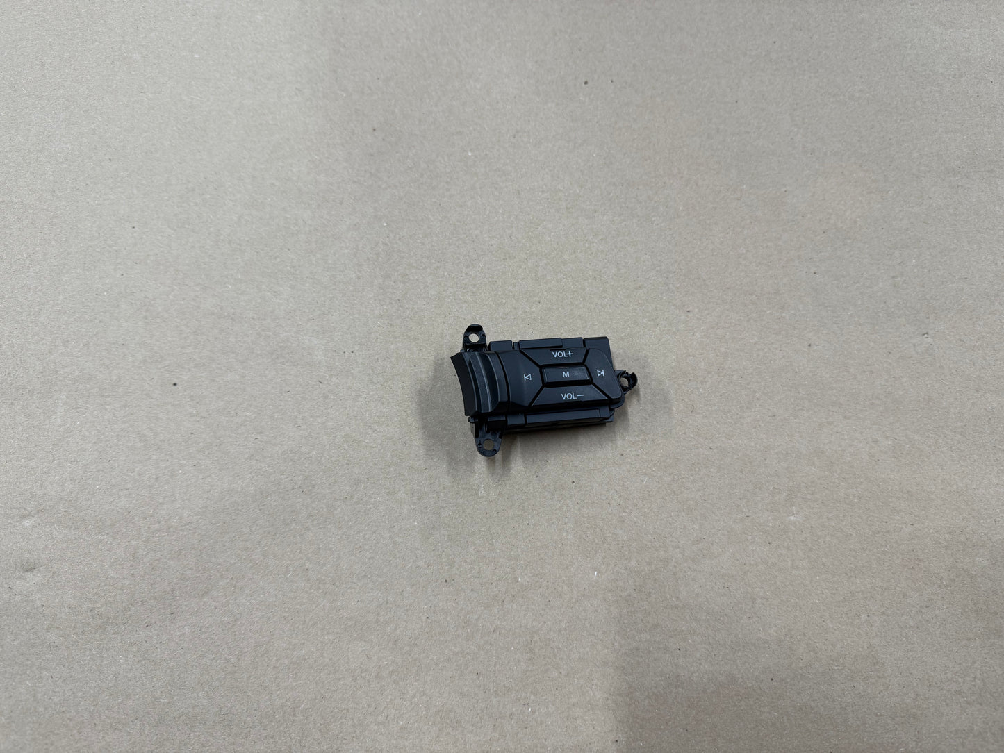 2015-2017 Ford Mustang GT RH Wheel Steering Button Volume Mute Search
