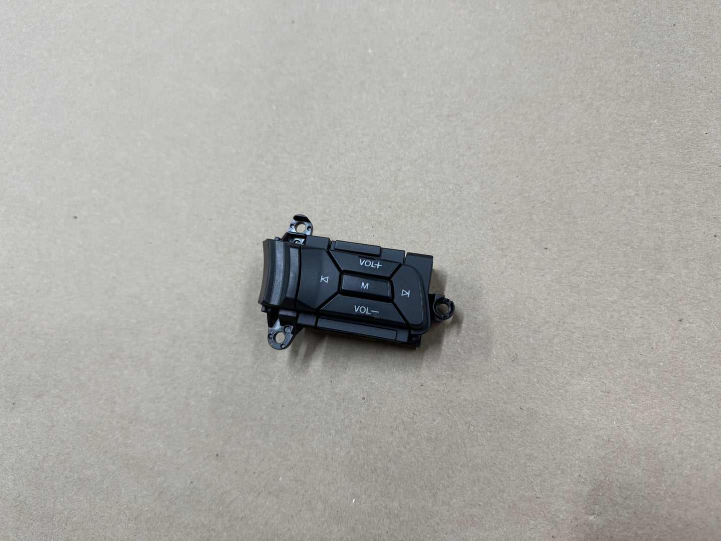 2015-2017 Ford Mustang GT RH Wheel Steering Button Volume Mute Search